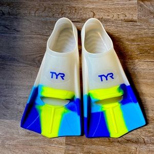 TYR tie dye fins